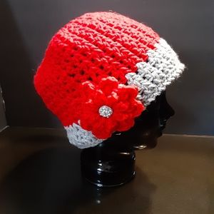 Handmade womans winter beanie osu